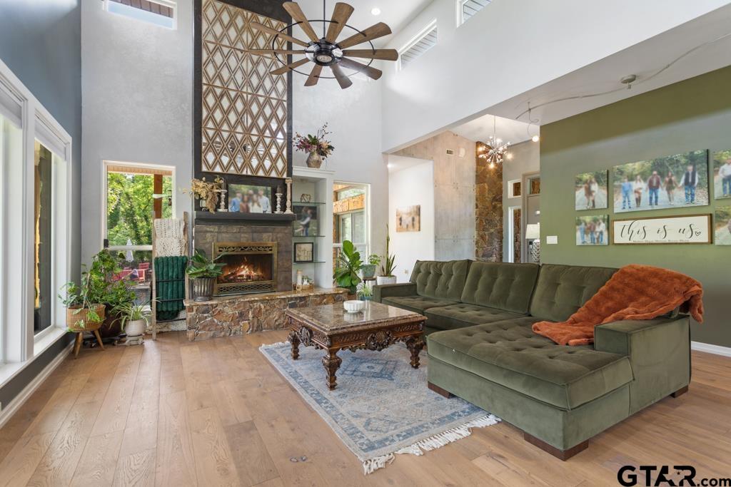 23677 Greenway Dr