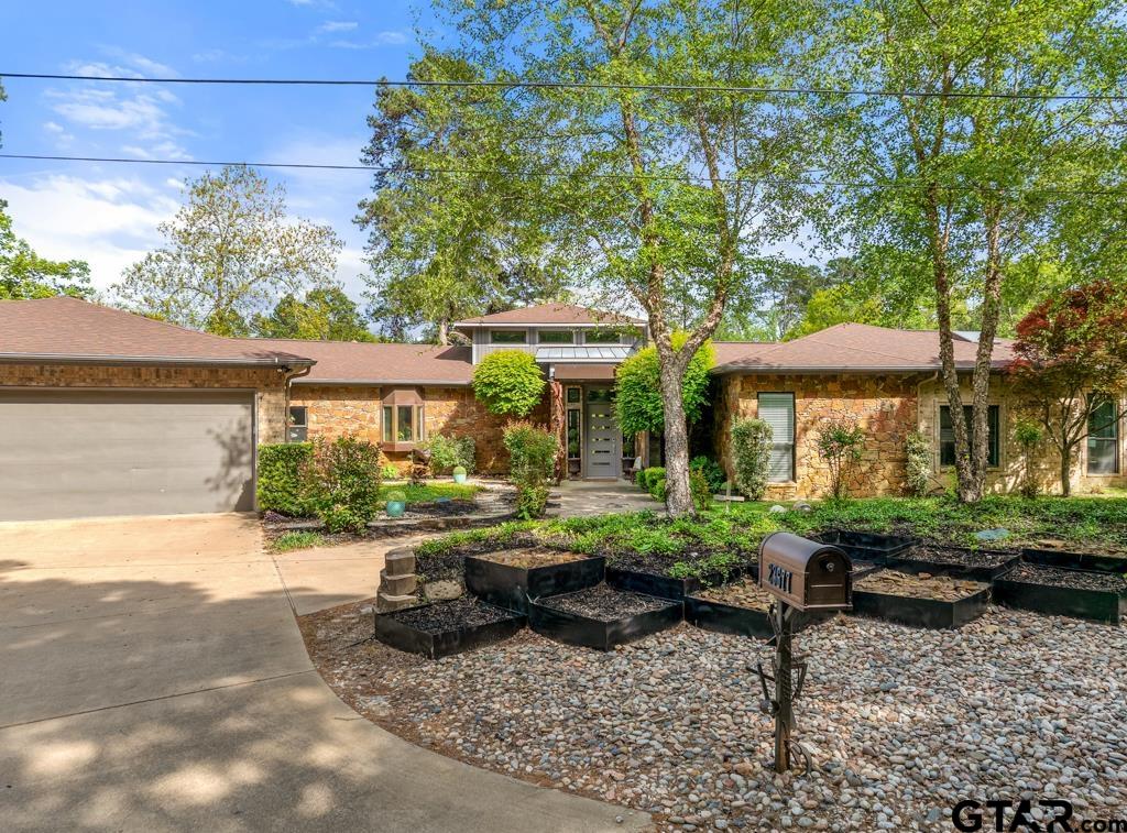 23677 Greenway Dr