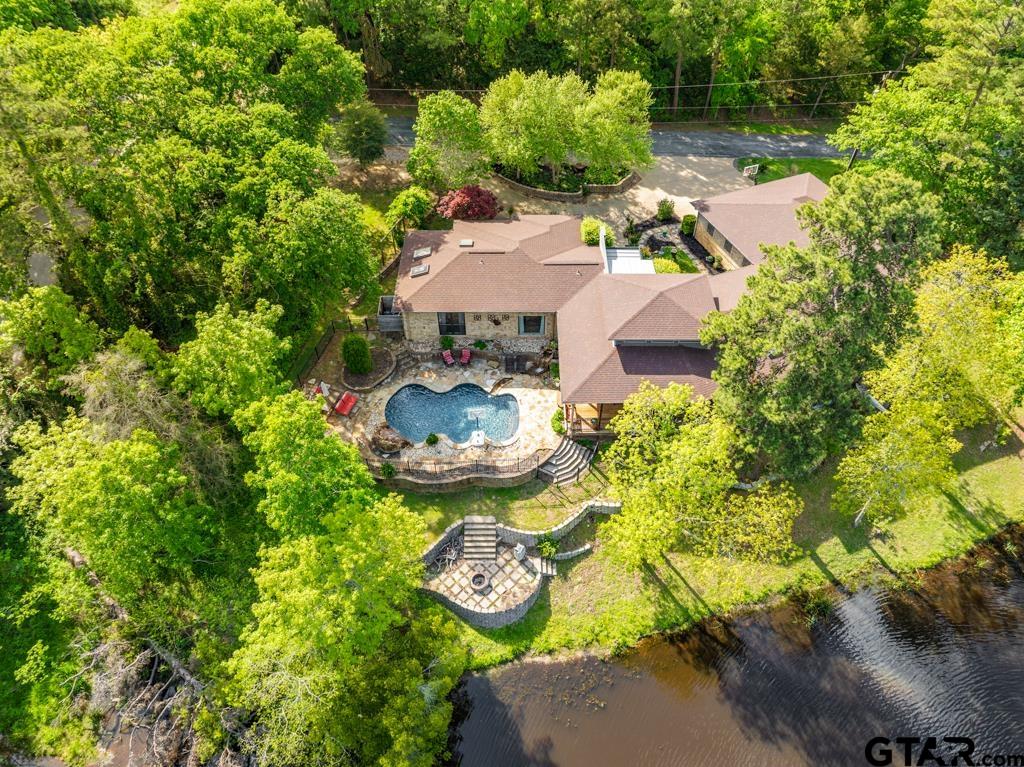 23677 Greenway Dr