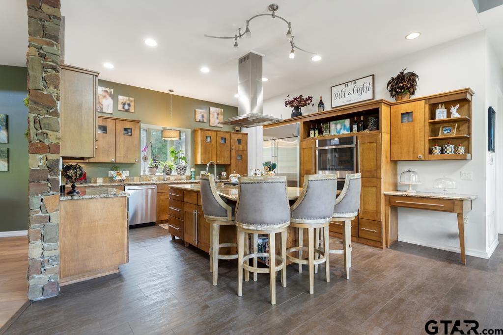 23677 Greenway Dr
