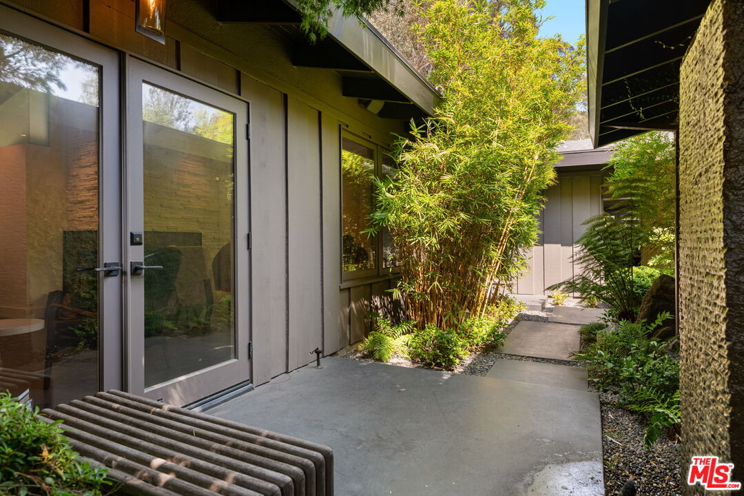 7535 LOLINA LN