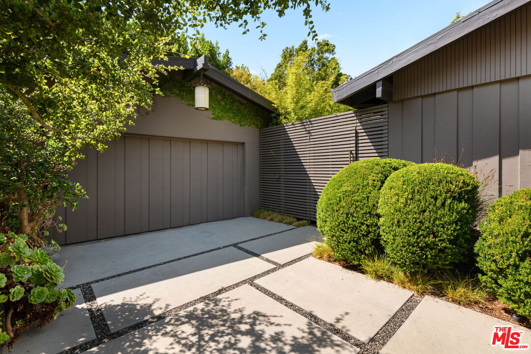 7535 LOLINA LN