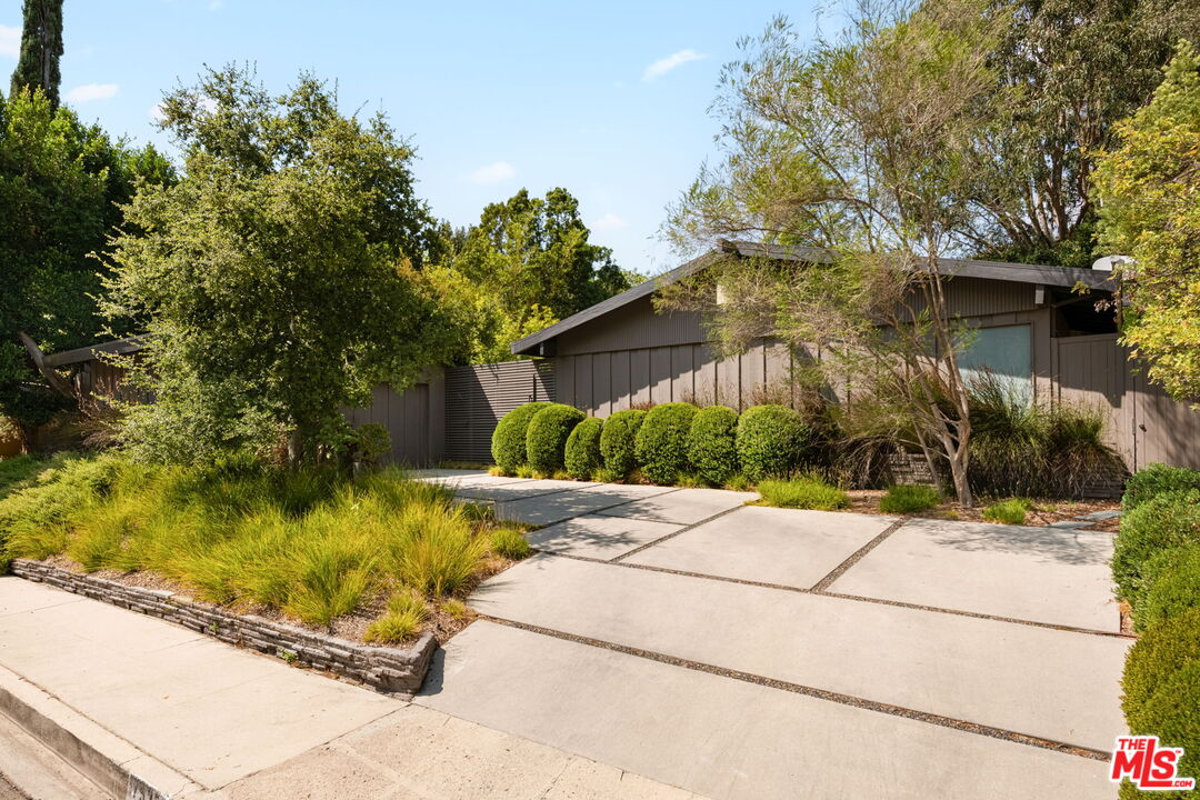 7535 LOLINA LN