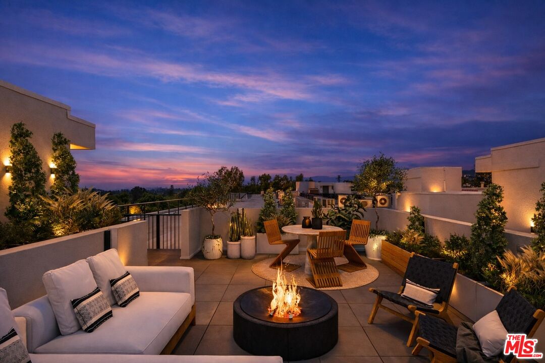 505 Barrington Unit: 402