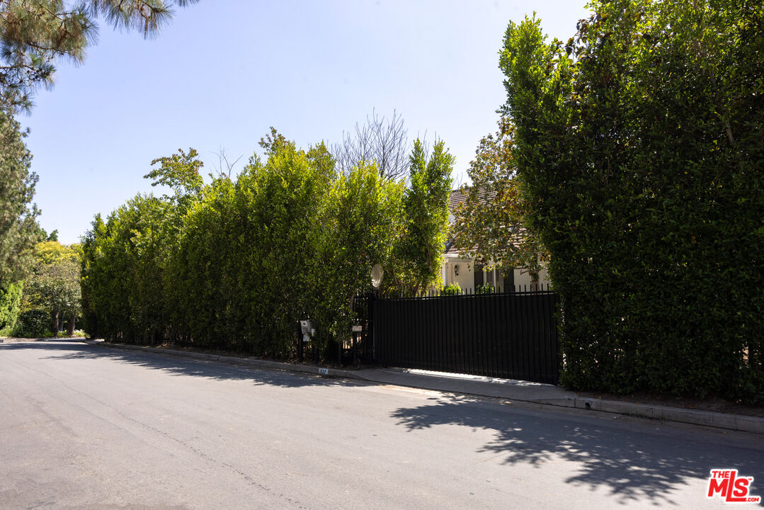 327 Delfern Dr