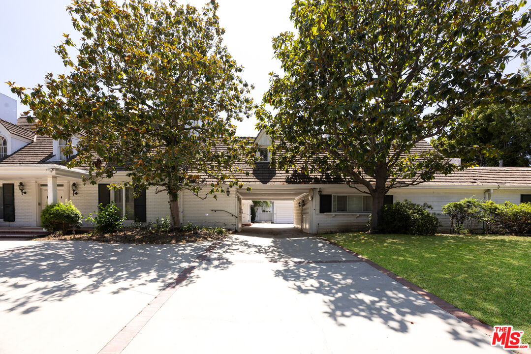 327 Delfern Dr