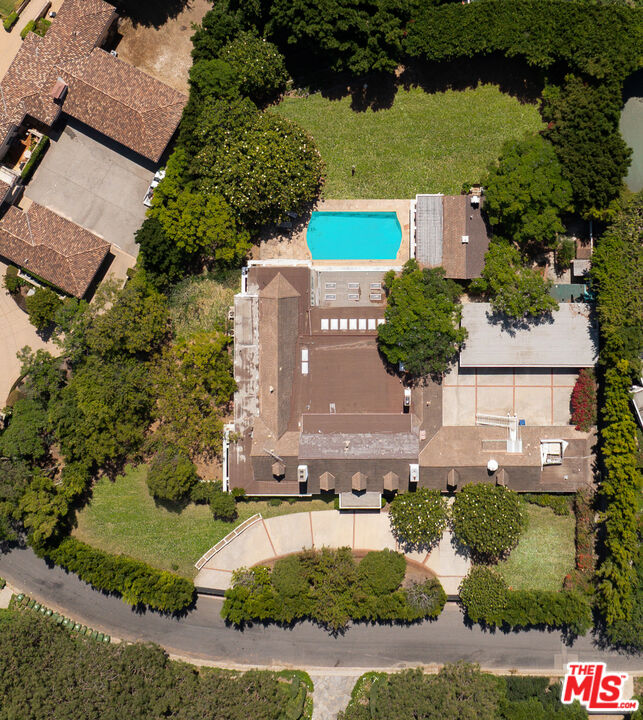 327 Delfern Dr