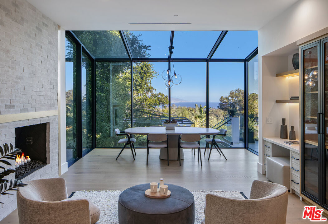 7052 Dume Dr