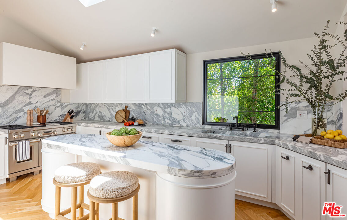 1437 Belfast Dr