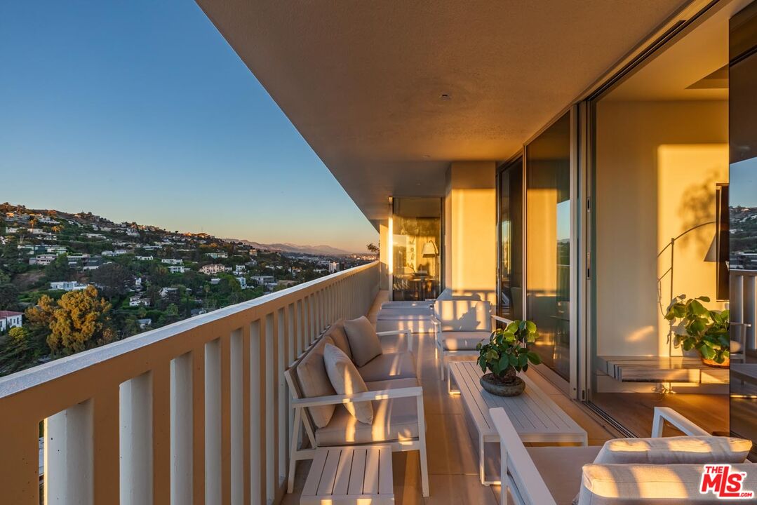 9255 Doheny Rd Unit: 1901
