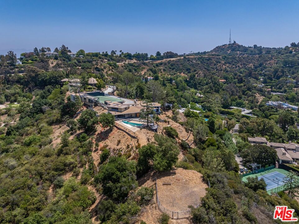 2859 Coldwater Canyon Dr