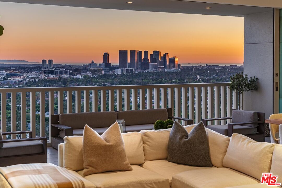 9255 Doheny Rd Unit: 1204