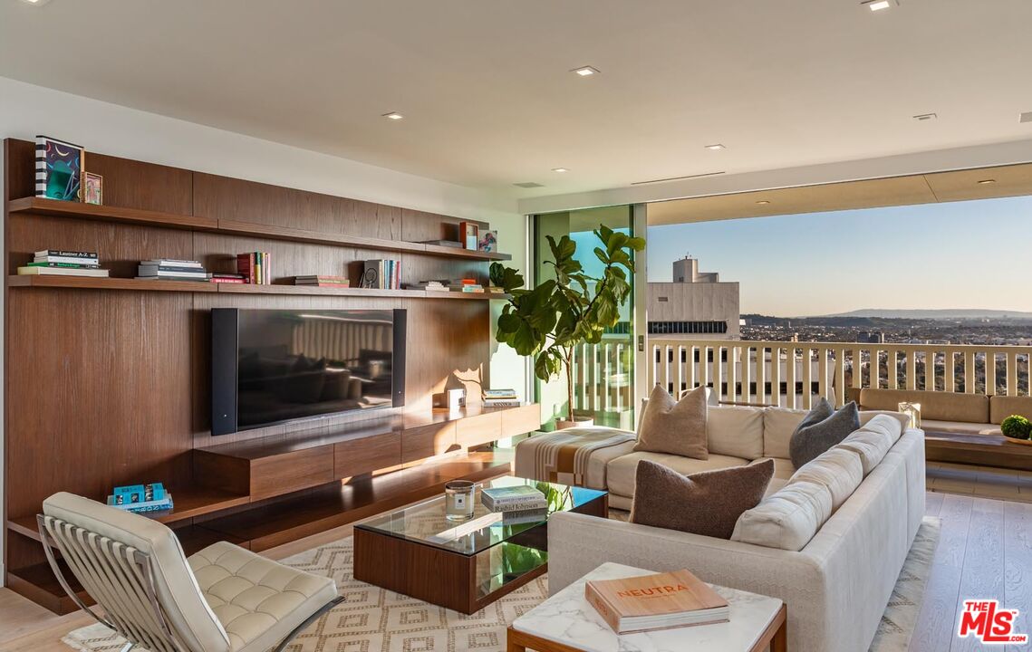 9255 Doheny Rd Unit: 1204
