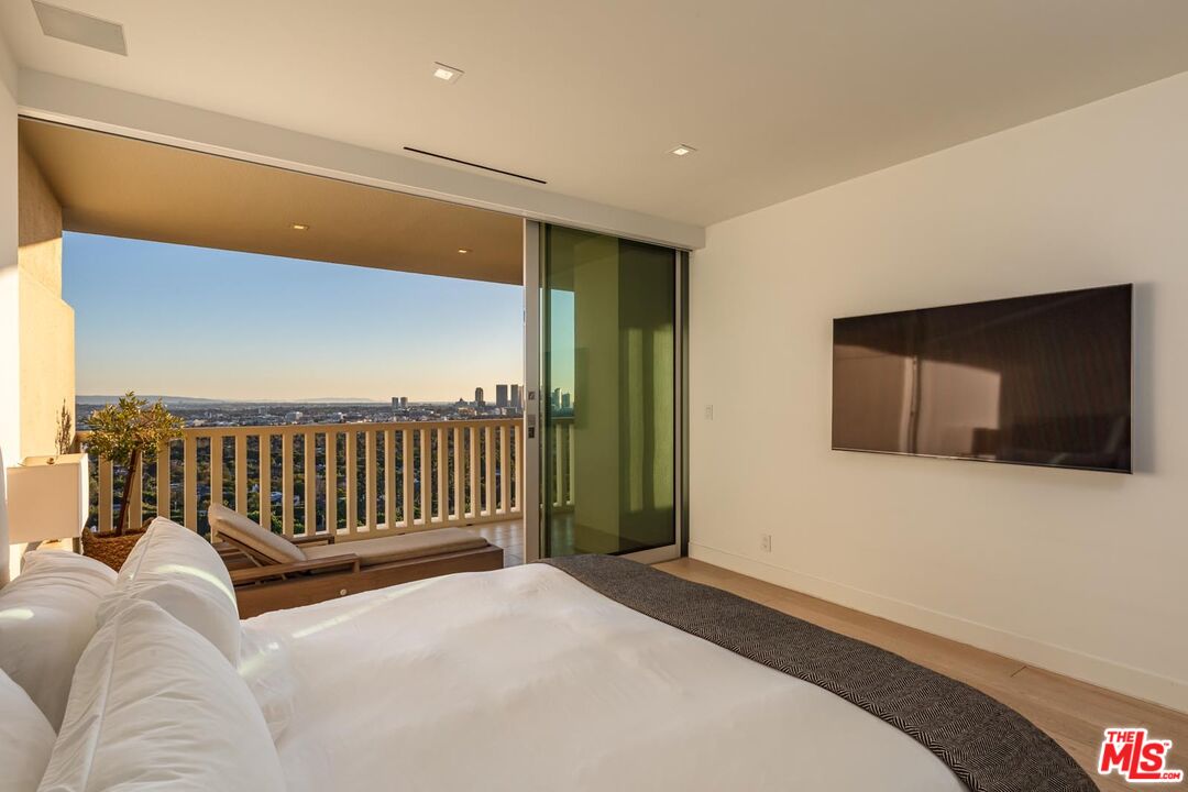 9255 Doheny Rd Unit: 1204