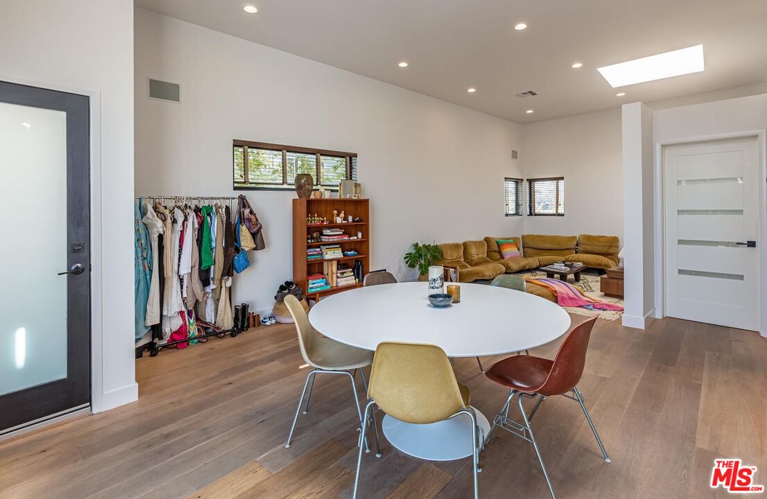 214 S Venice Blvd