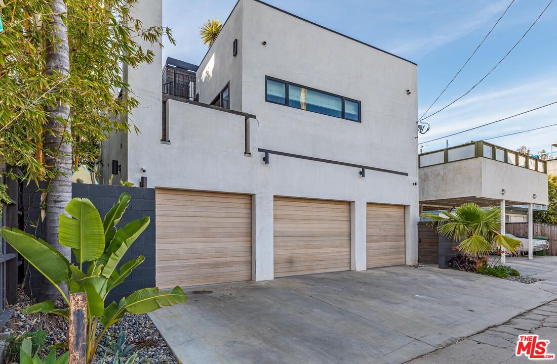 214 S Venice Blvd