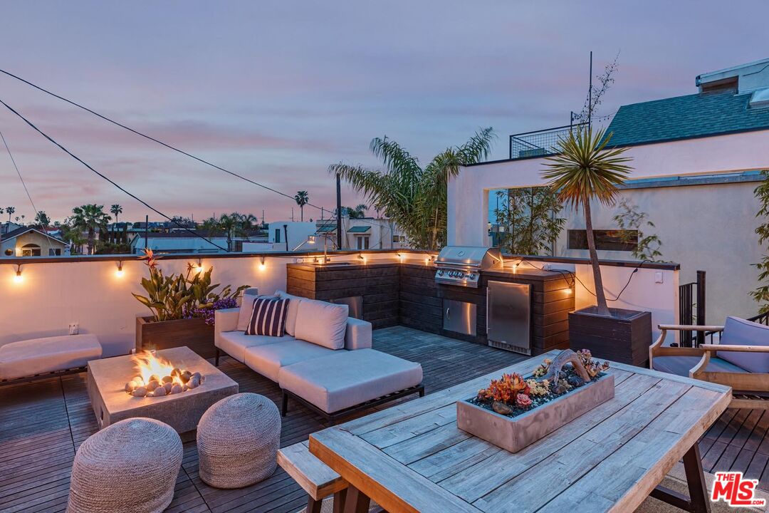 214 S Venice Blvd