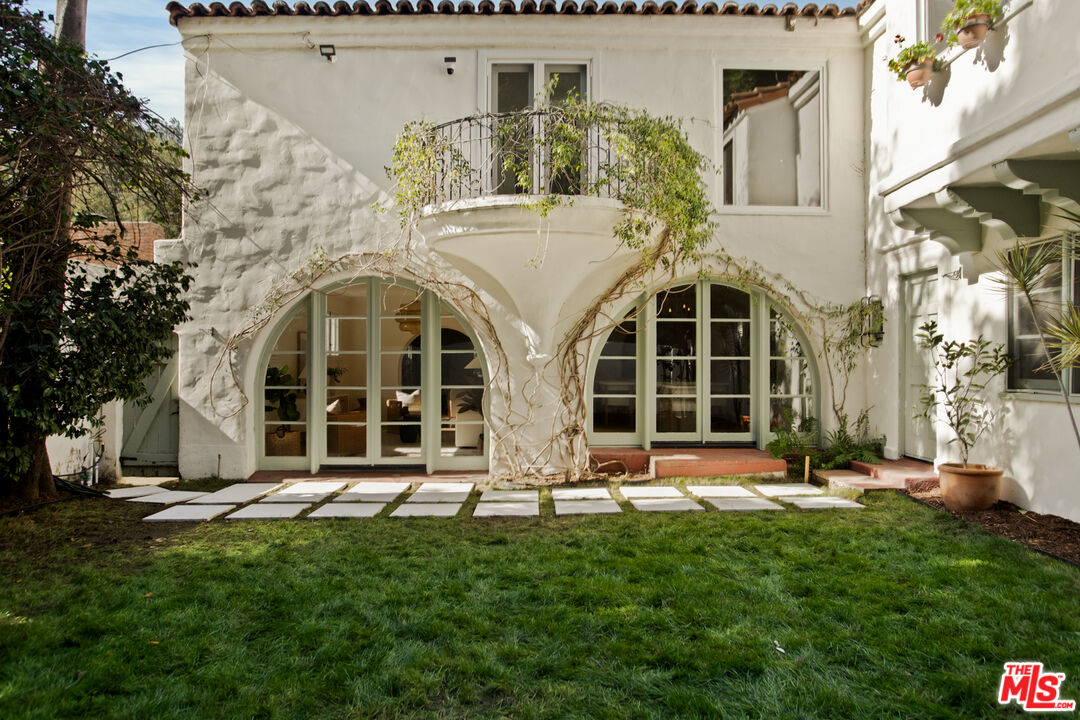 1518 N Beverly Dr