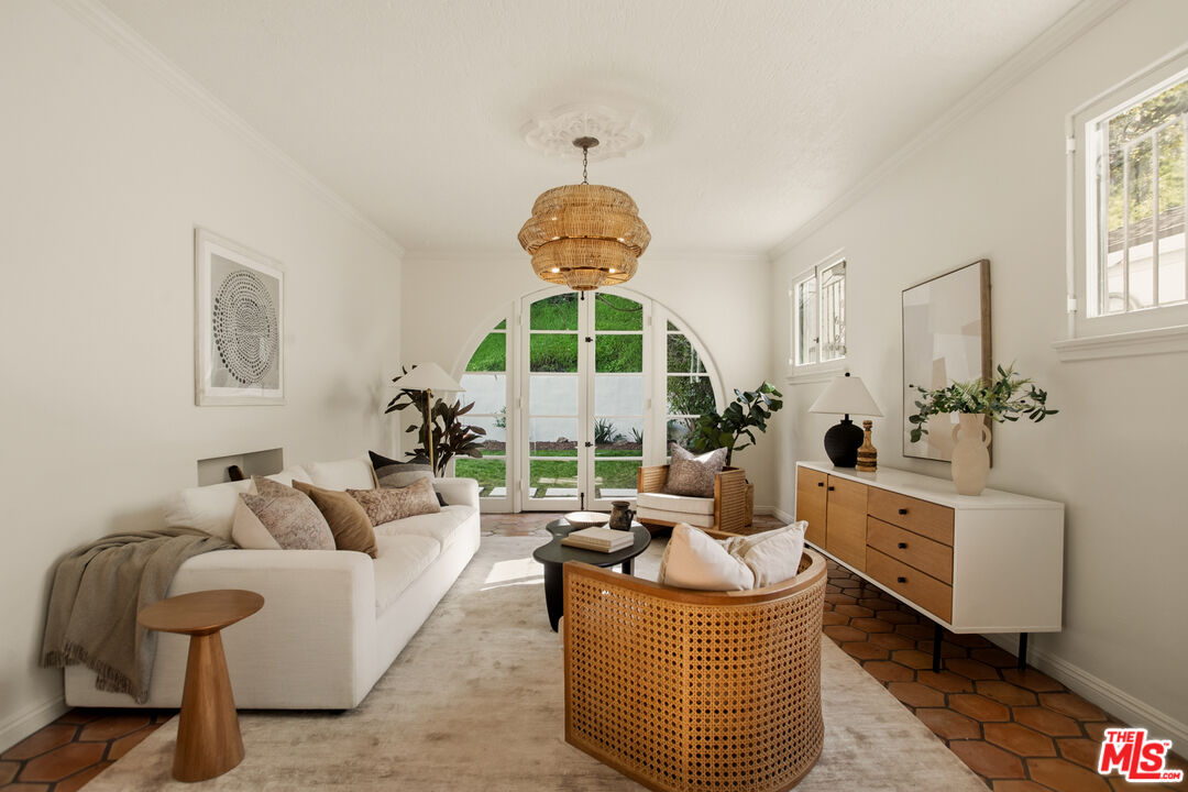 1518 N Beverly Dr