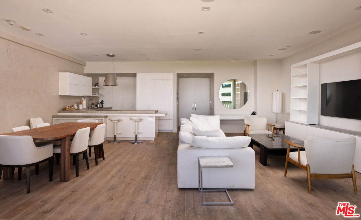 9255 Doheny Rd Unit: 704
