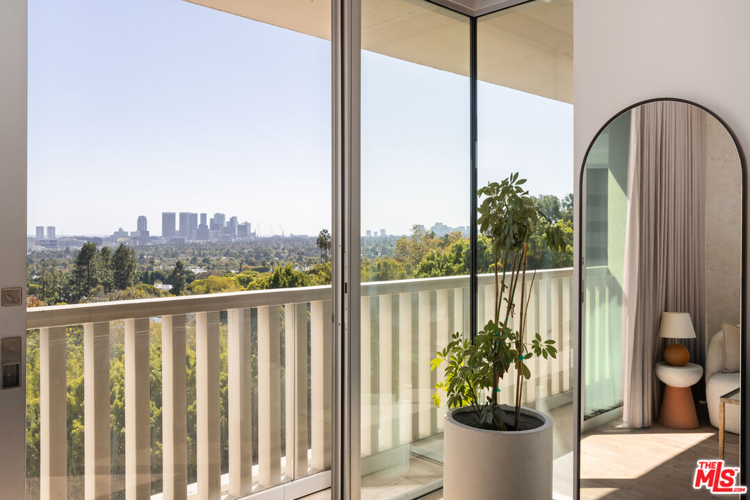 9255 Doheny Rd Unit: 704