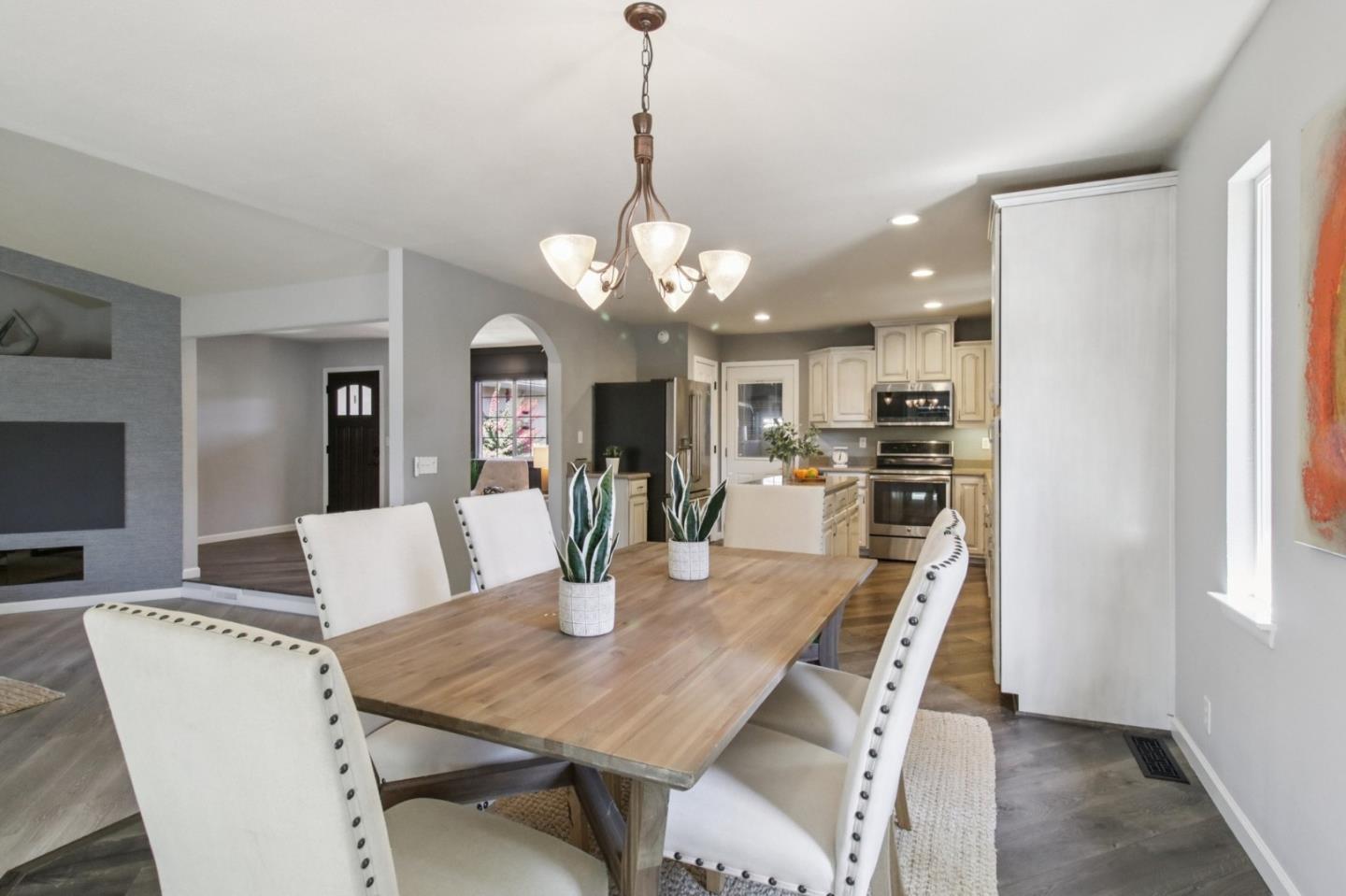 3179 Linkfield Way