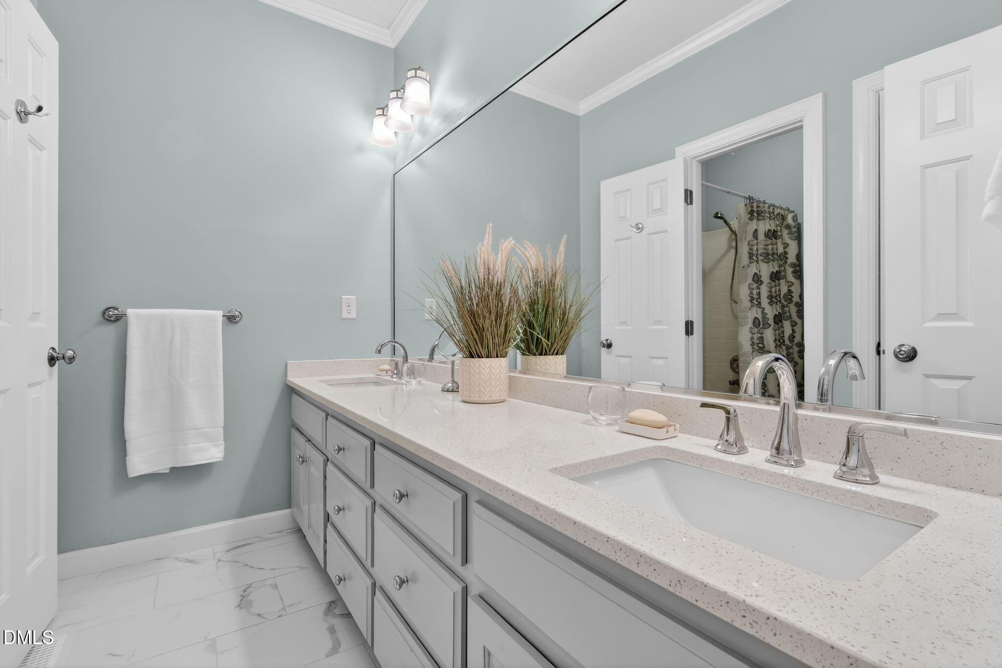 2016 W Sterlington Place