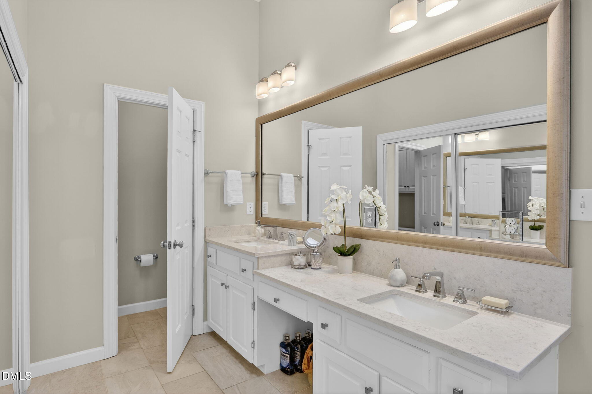 2016 W Sterlington Place