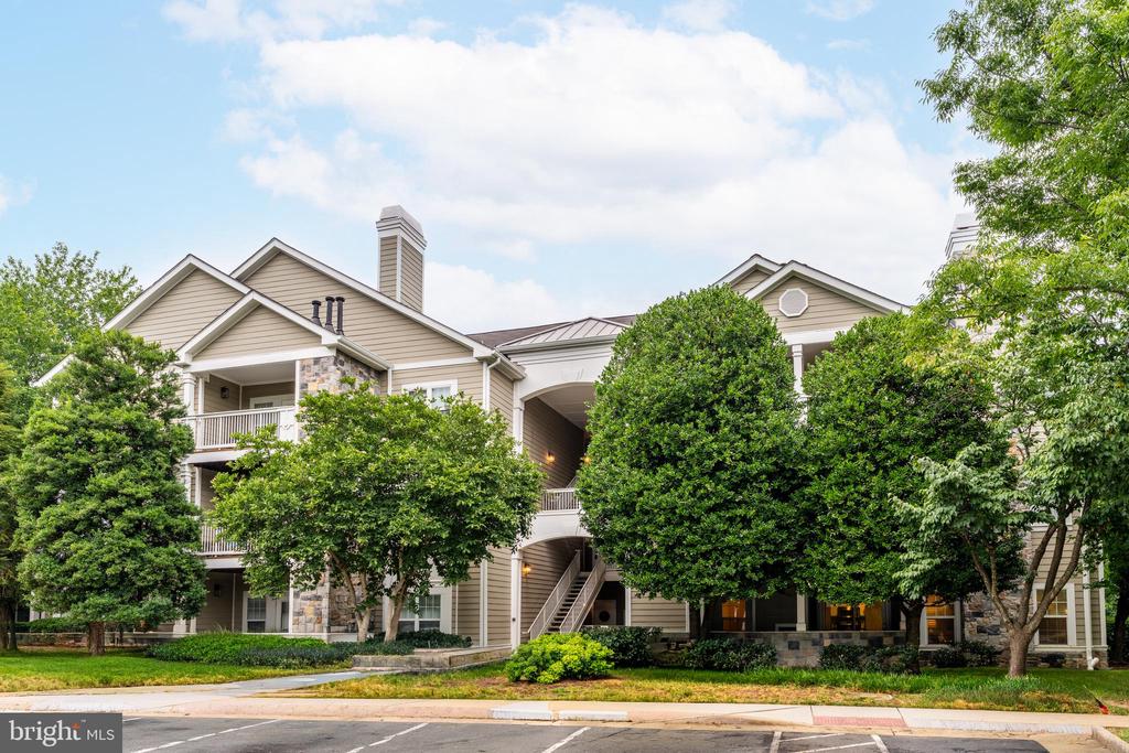 1720 LAKE SHORE CREST DRIVE Unit: 16