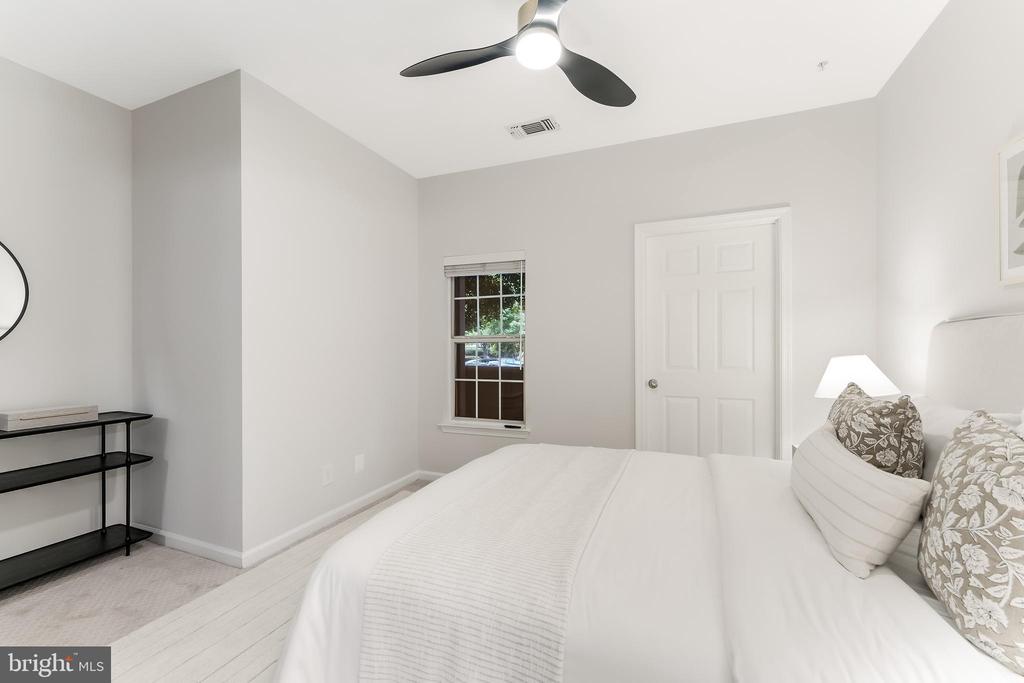 1720 LAKE SHORE CREST DRIVE Unit: 16