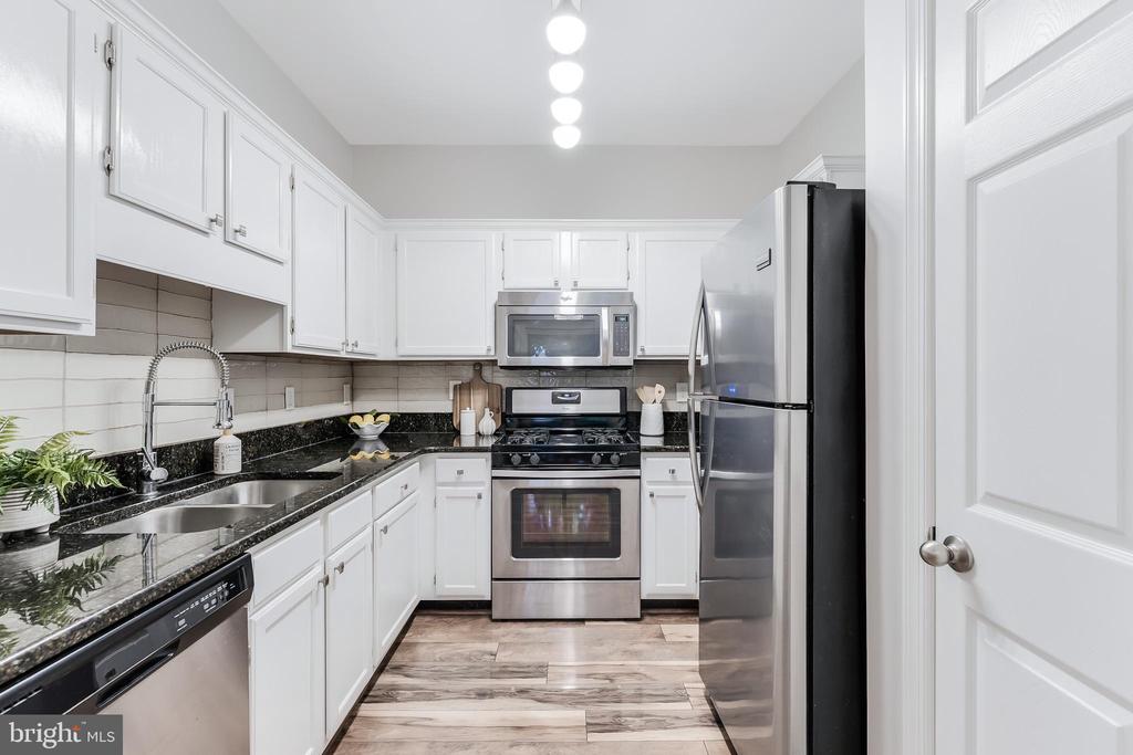 1720 LAKE SHORE CREST DRIVE Unit: 16