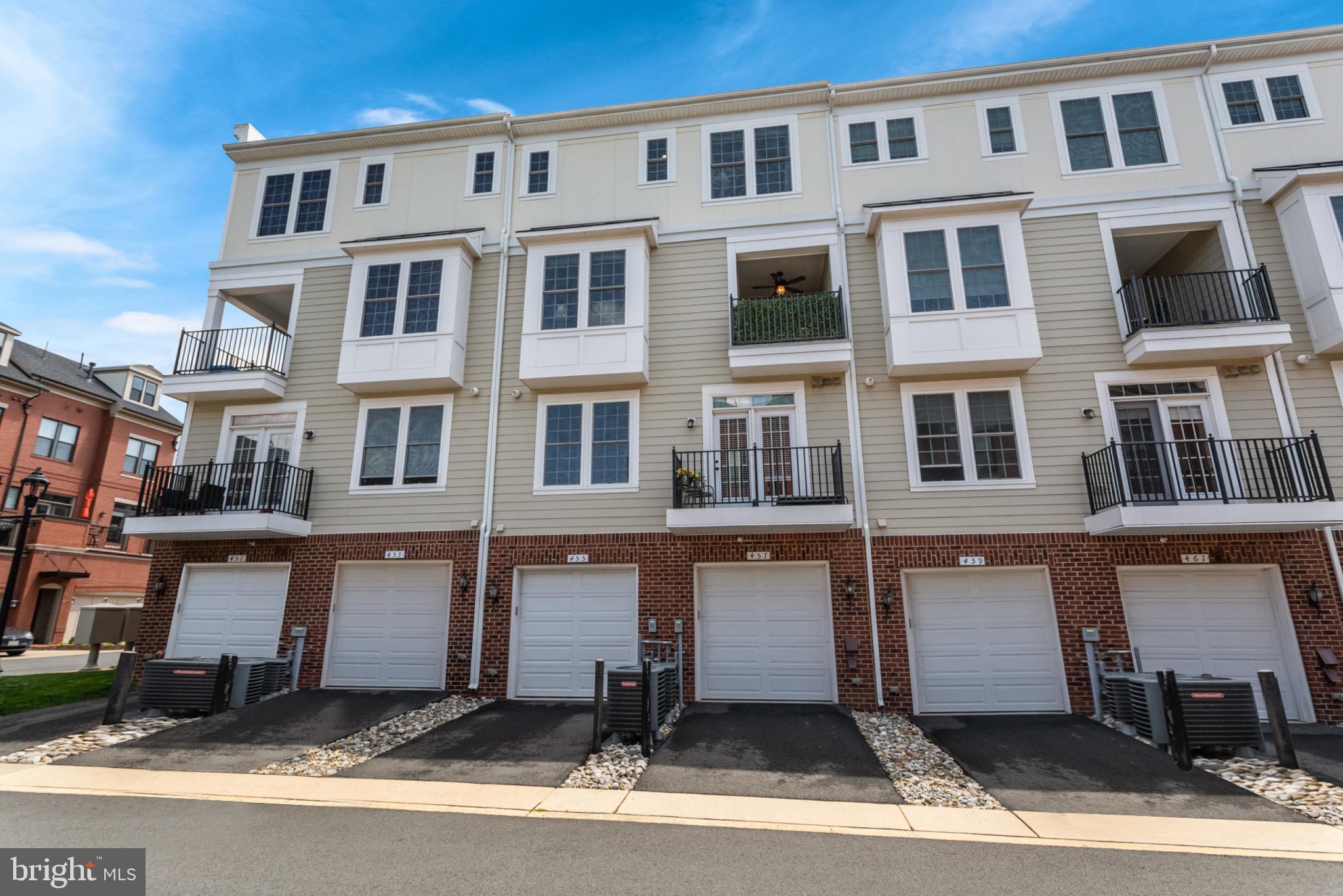455 Kornblau TERRACE SE