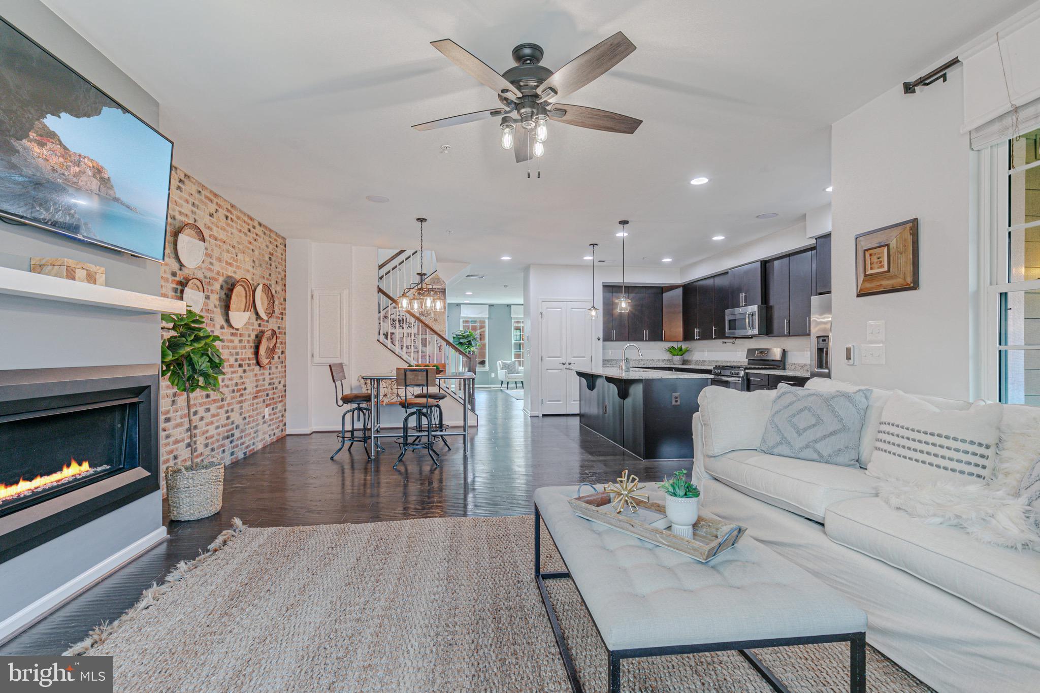 455 Kornblau TERRACE SE
