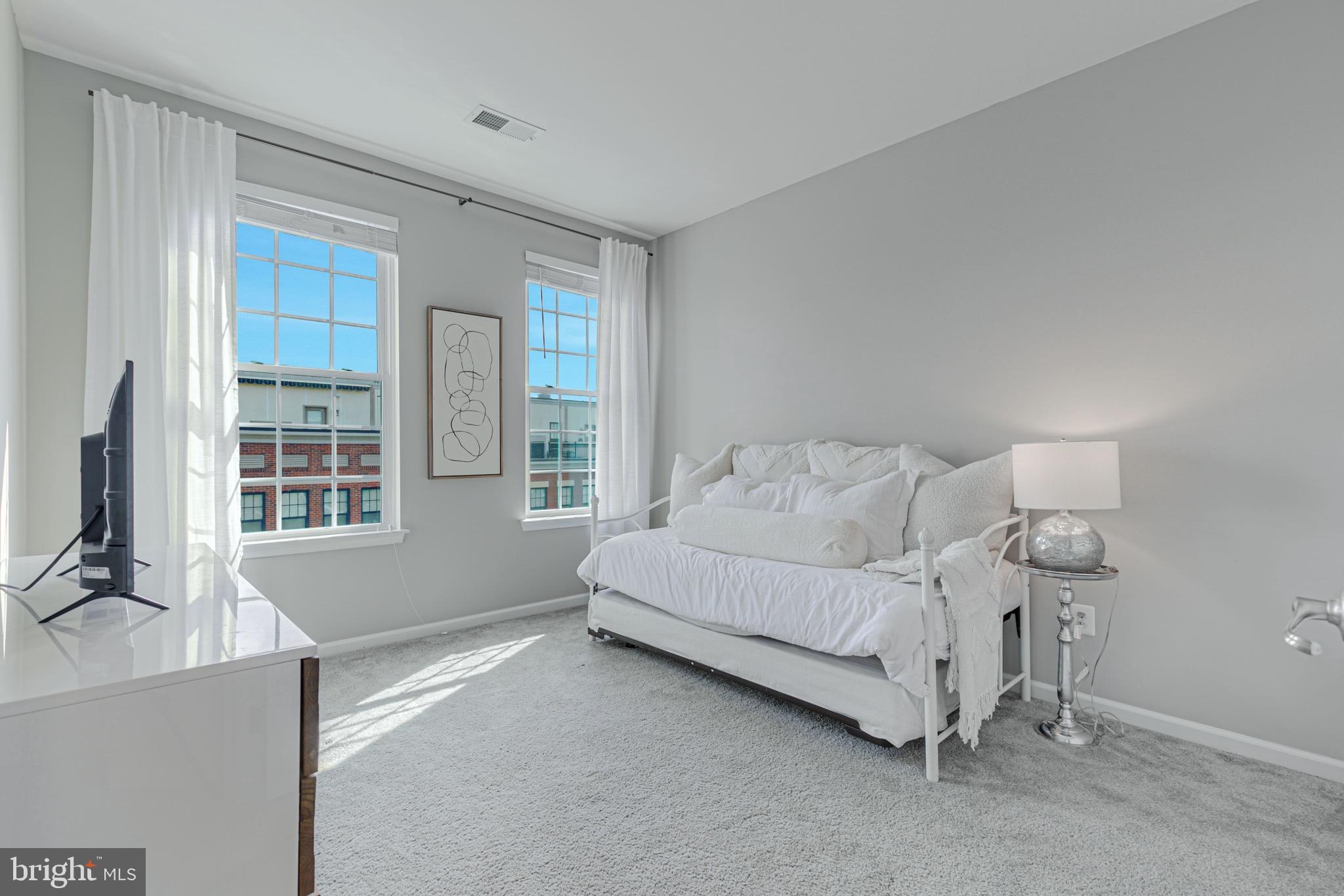 455 Kornblau TERRACE SE