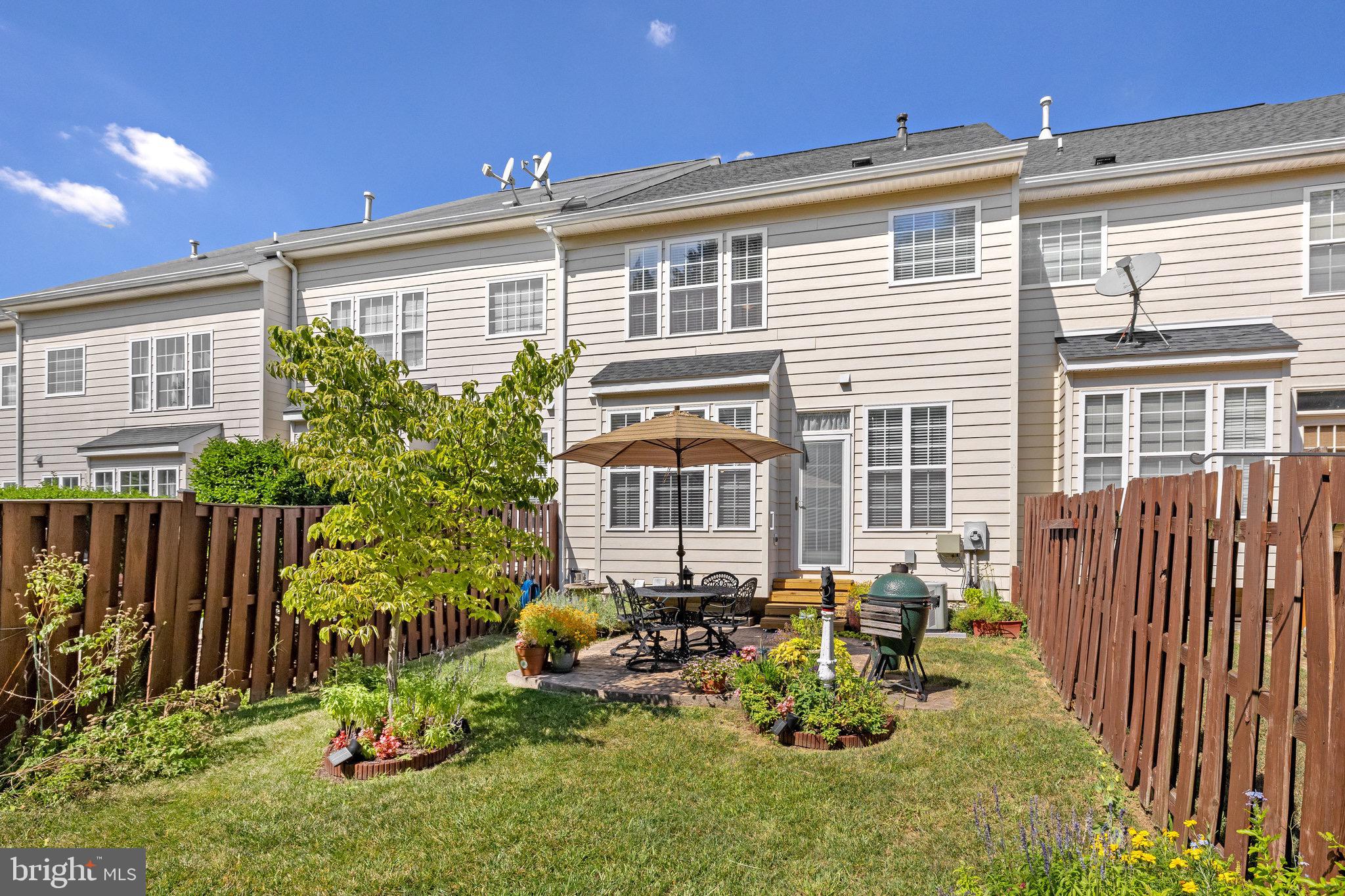 819 Bluefield SQUARE NE