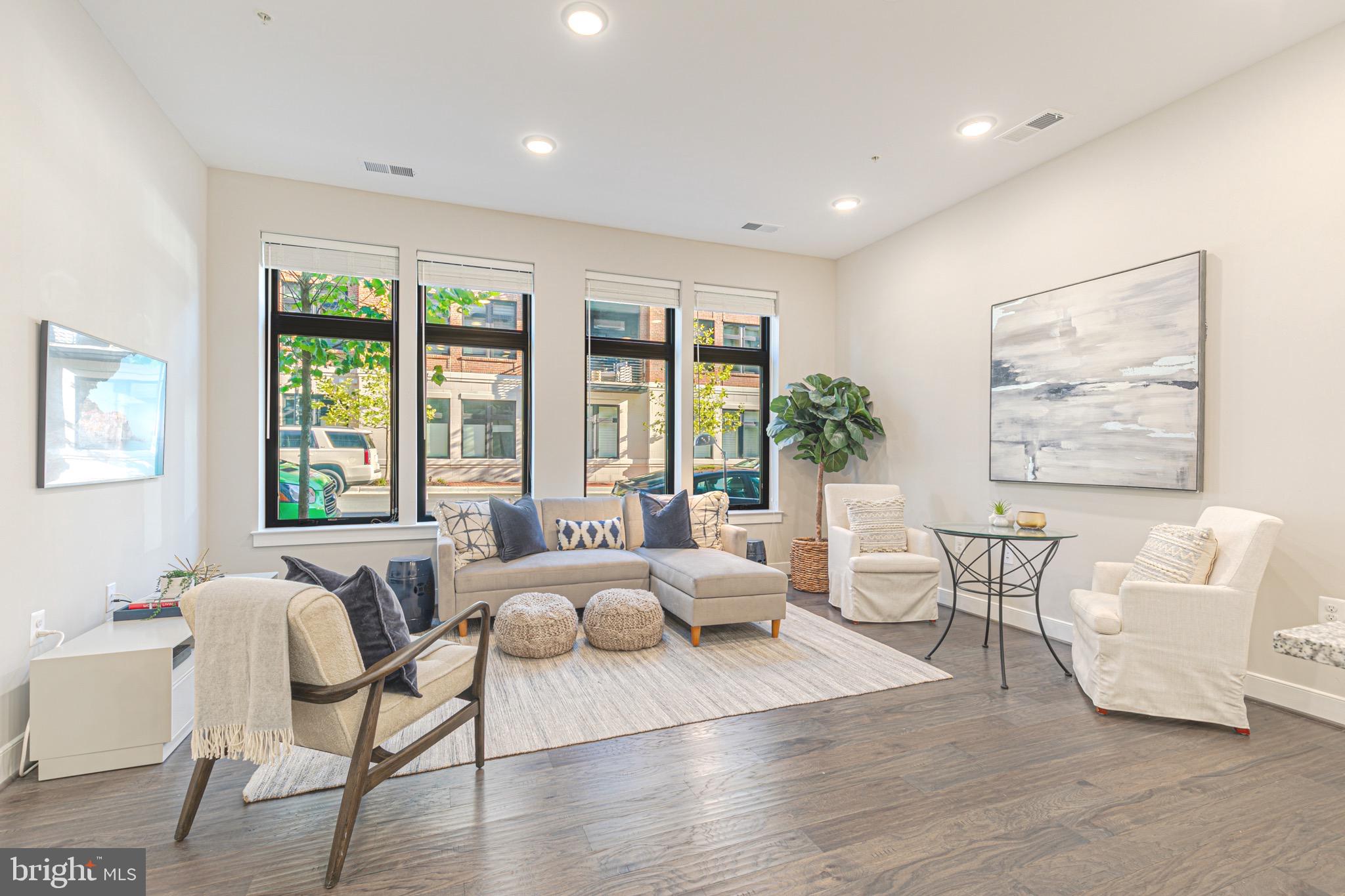 3 Stationmaster STREET SE Unit: 104