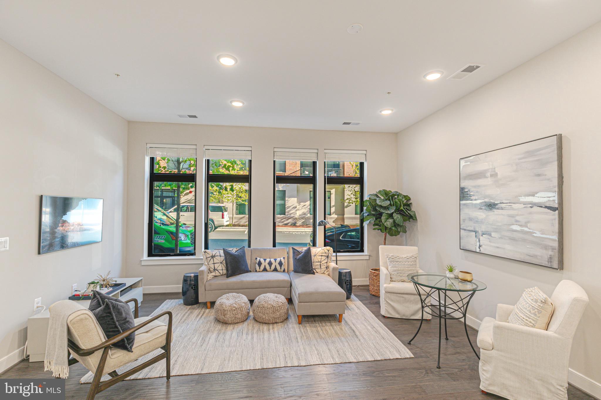 3 Stationmaster STREET SE Unit: 104