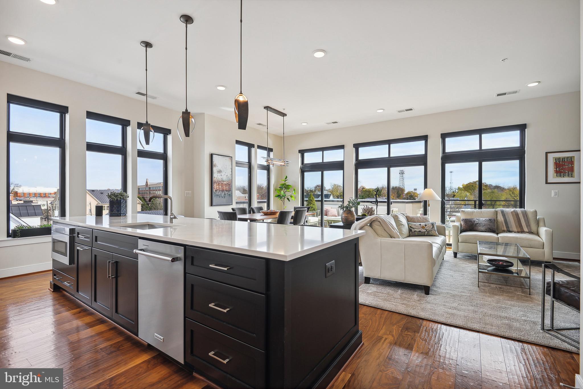 4 Stationmaster STREET SE Unit: 404