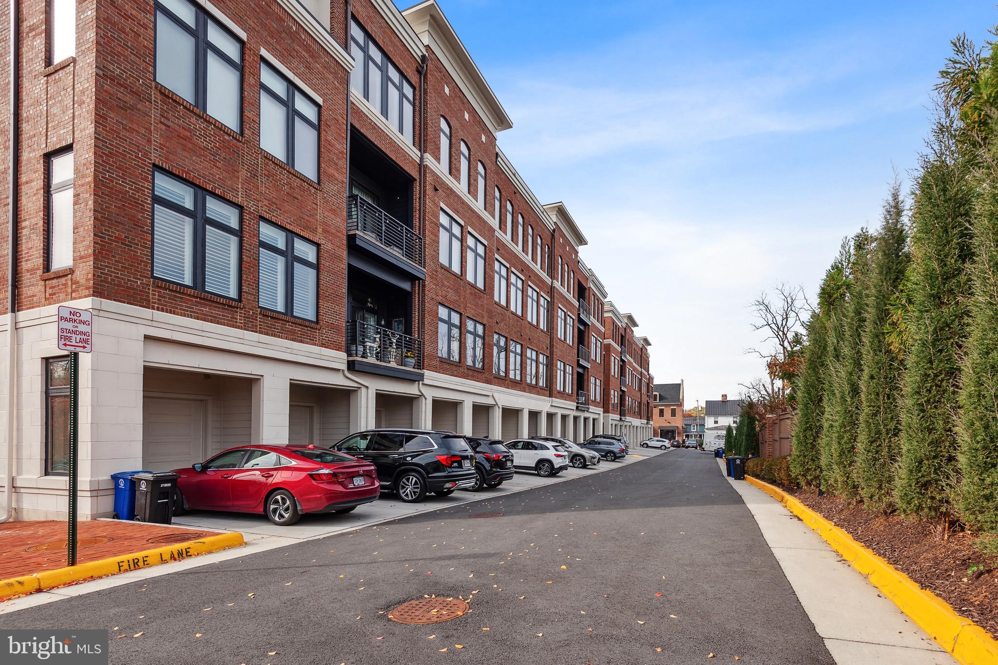 4 Stationmaster STREET SE Unit: 404
