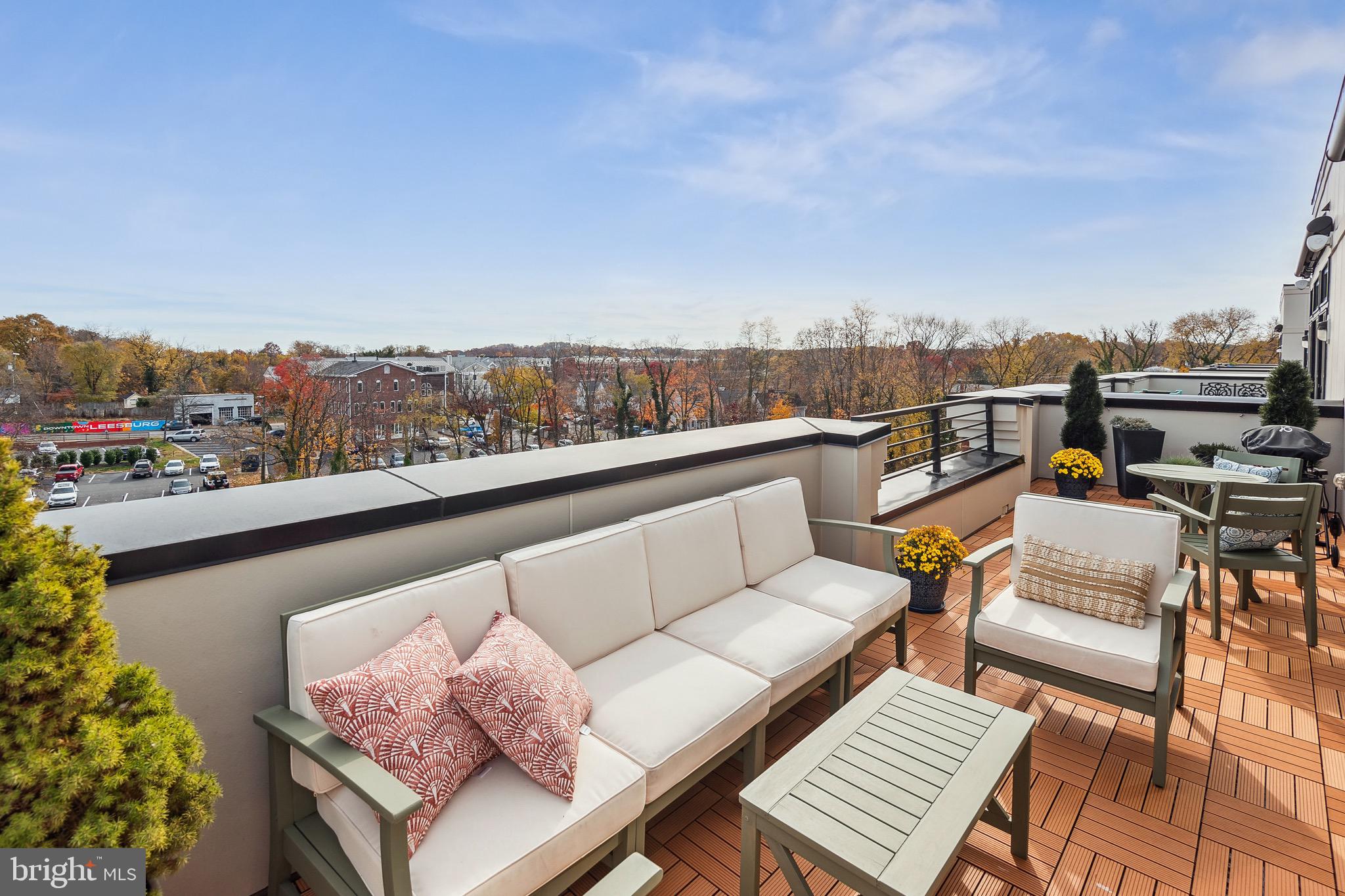 4 Stationmaster STREET SE Unit: 404