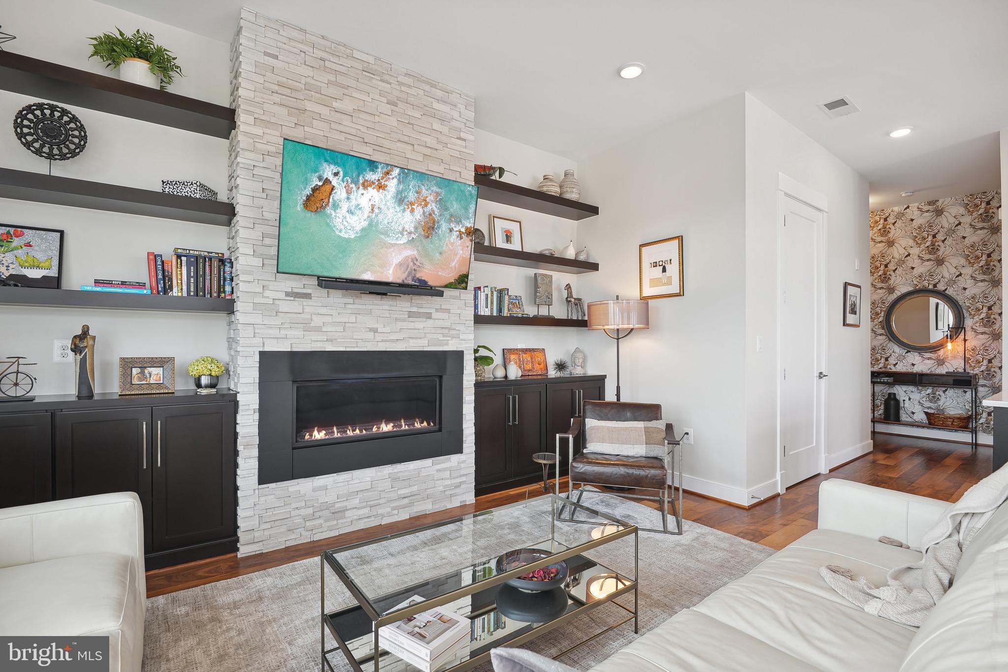 4 Stationmaster STREET SE Unit: 404
