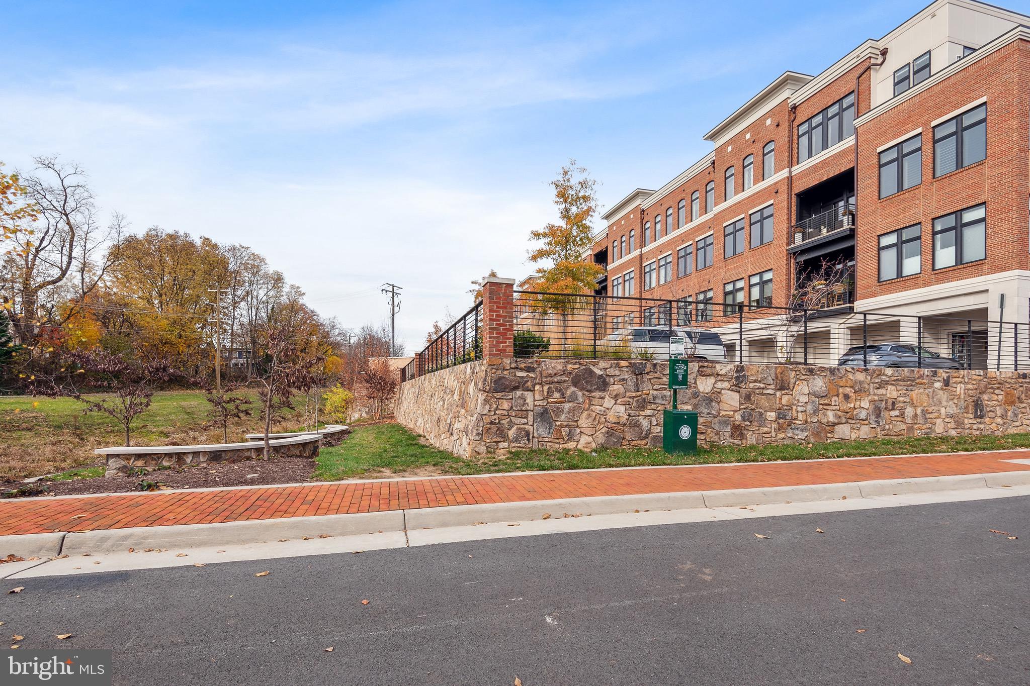 4 Stationmaster STREET SE Unit: 404