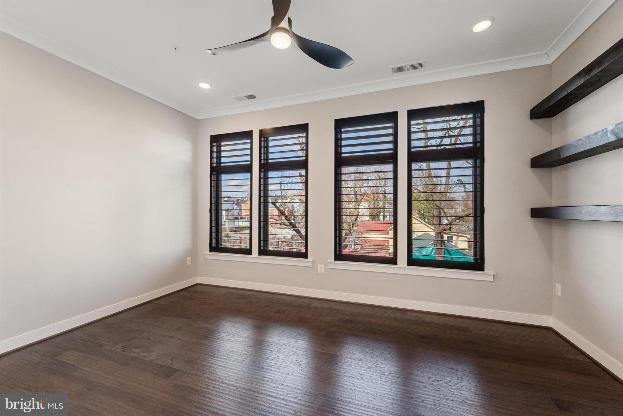 2 Stationmaster St SE #204