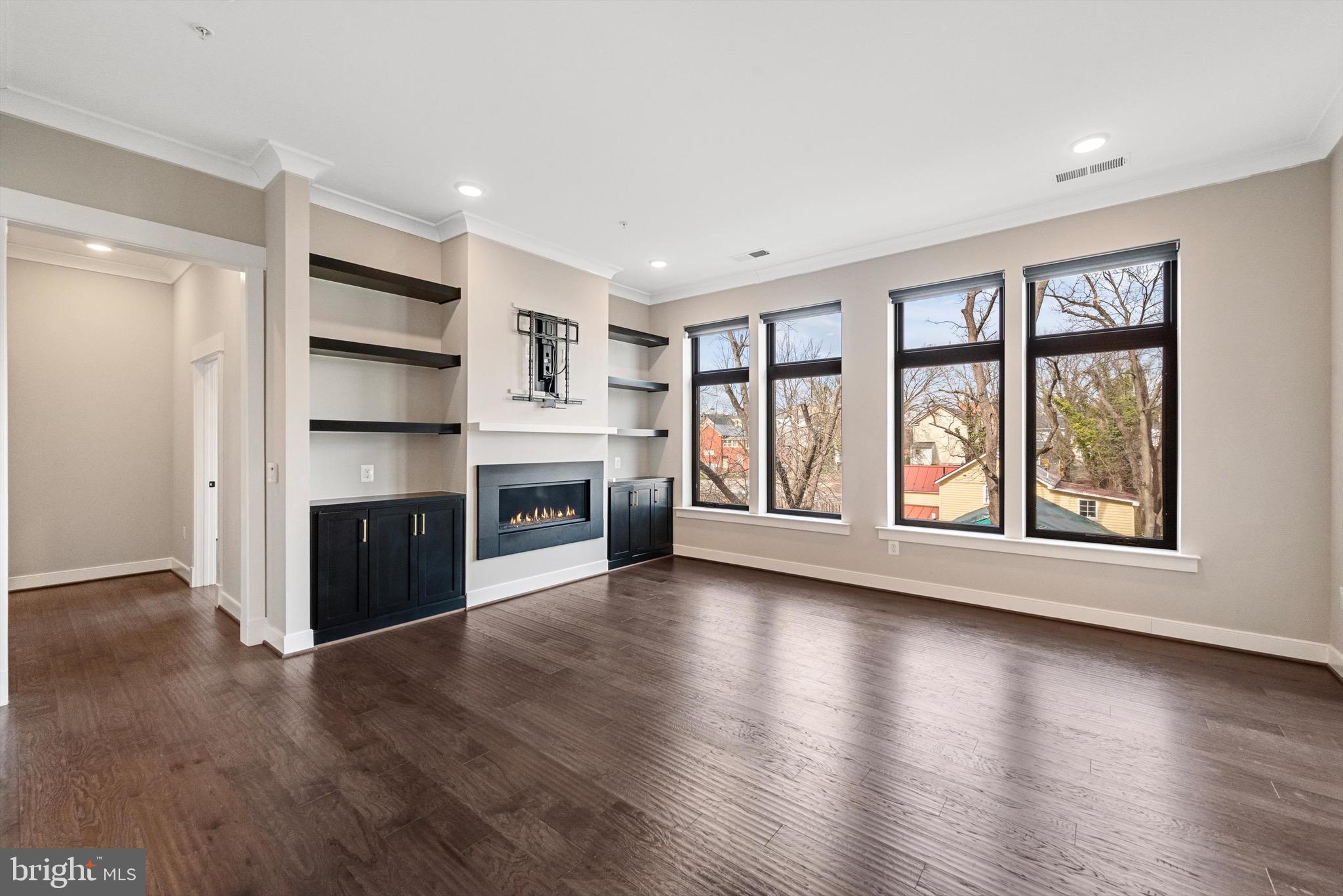 2 Stationmaster St SE #204