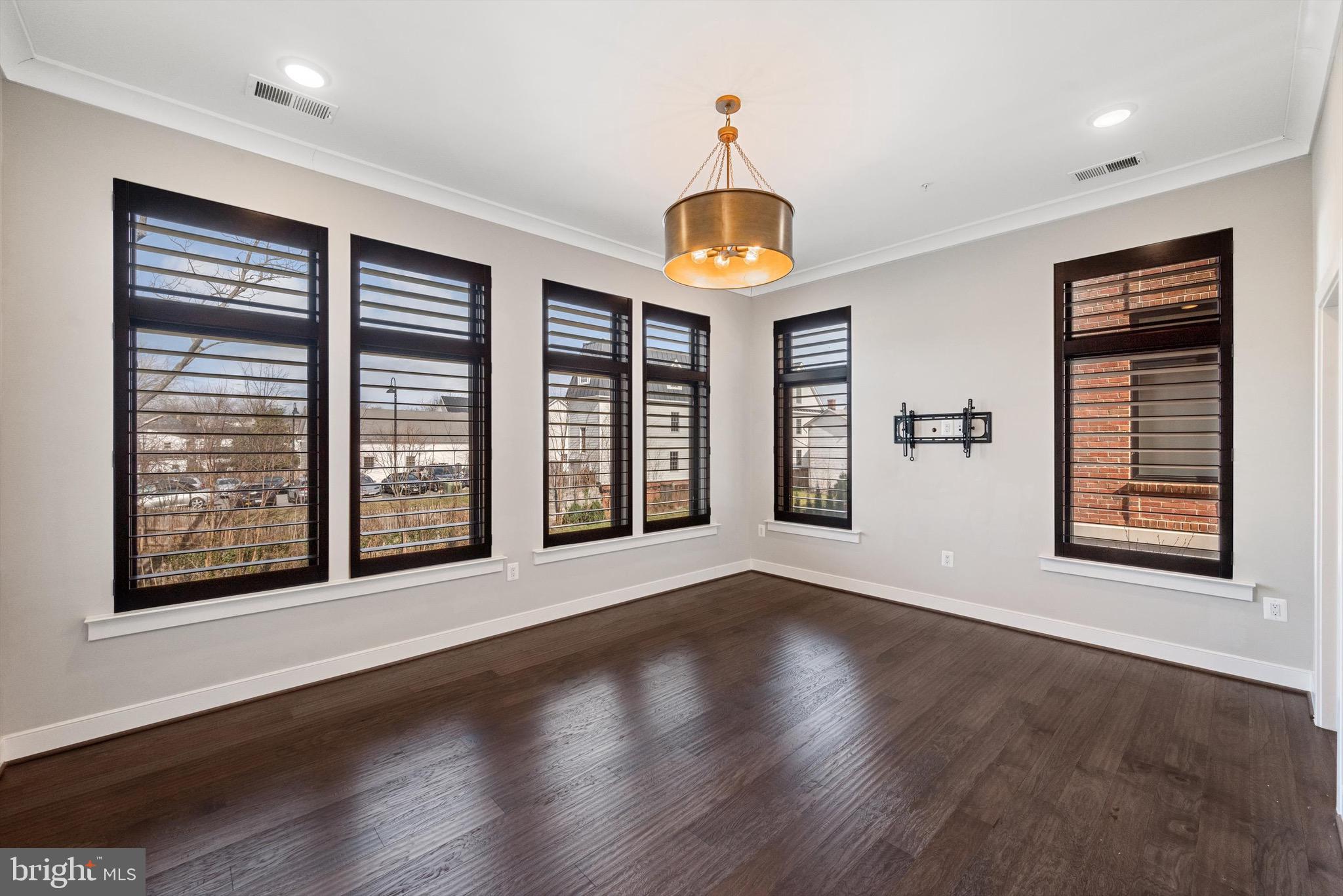 2 Stationmaster St SE #204