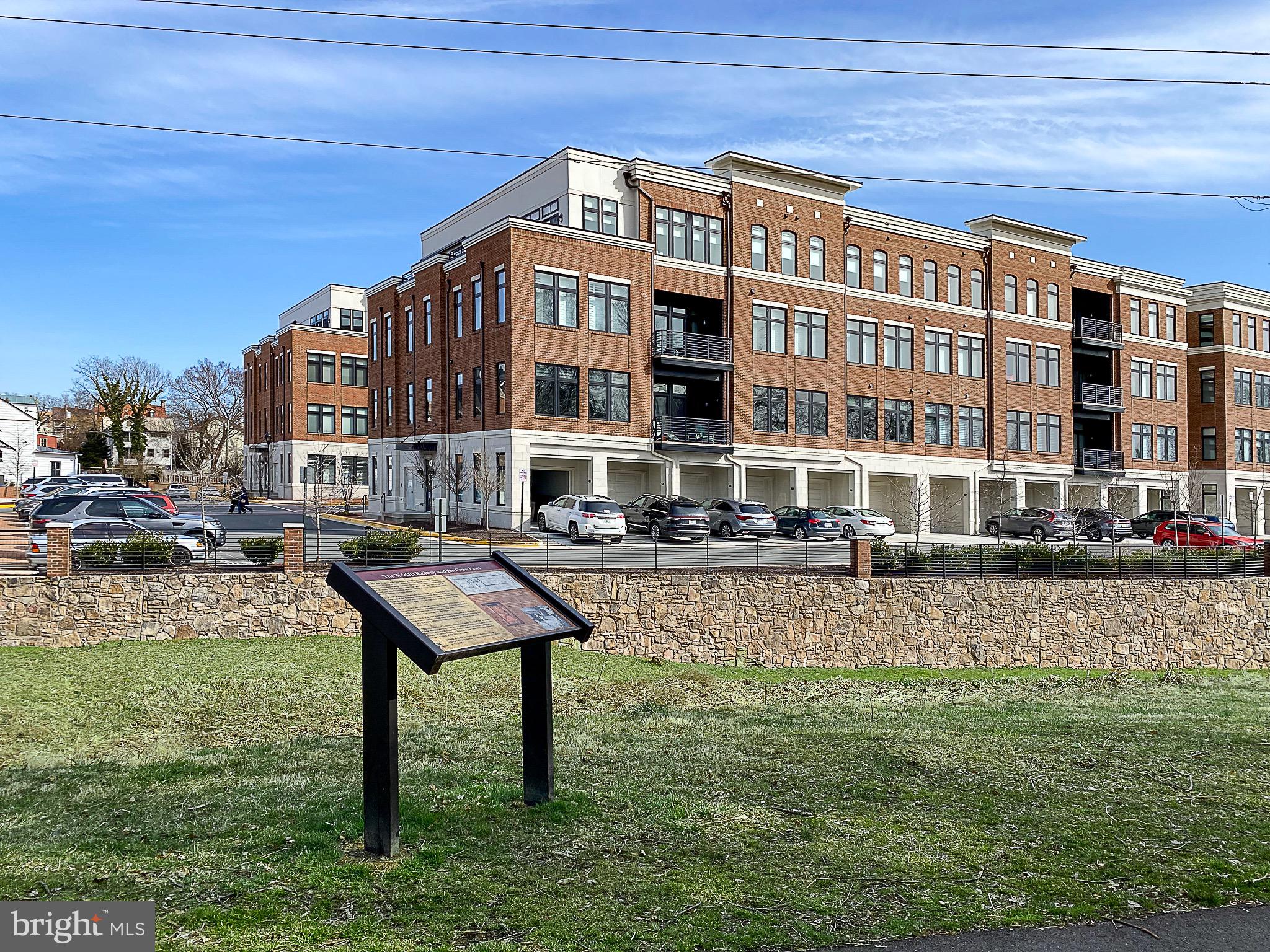 2 Stationmaster St SE #204