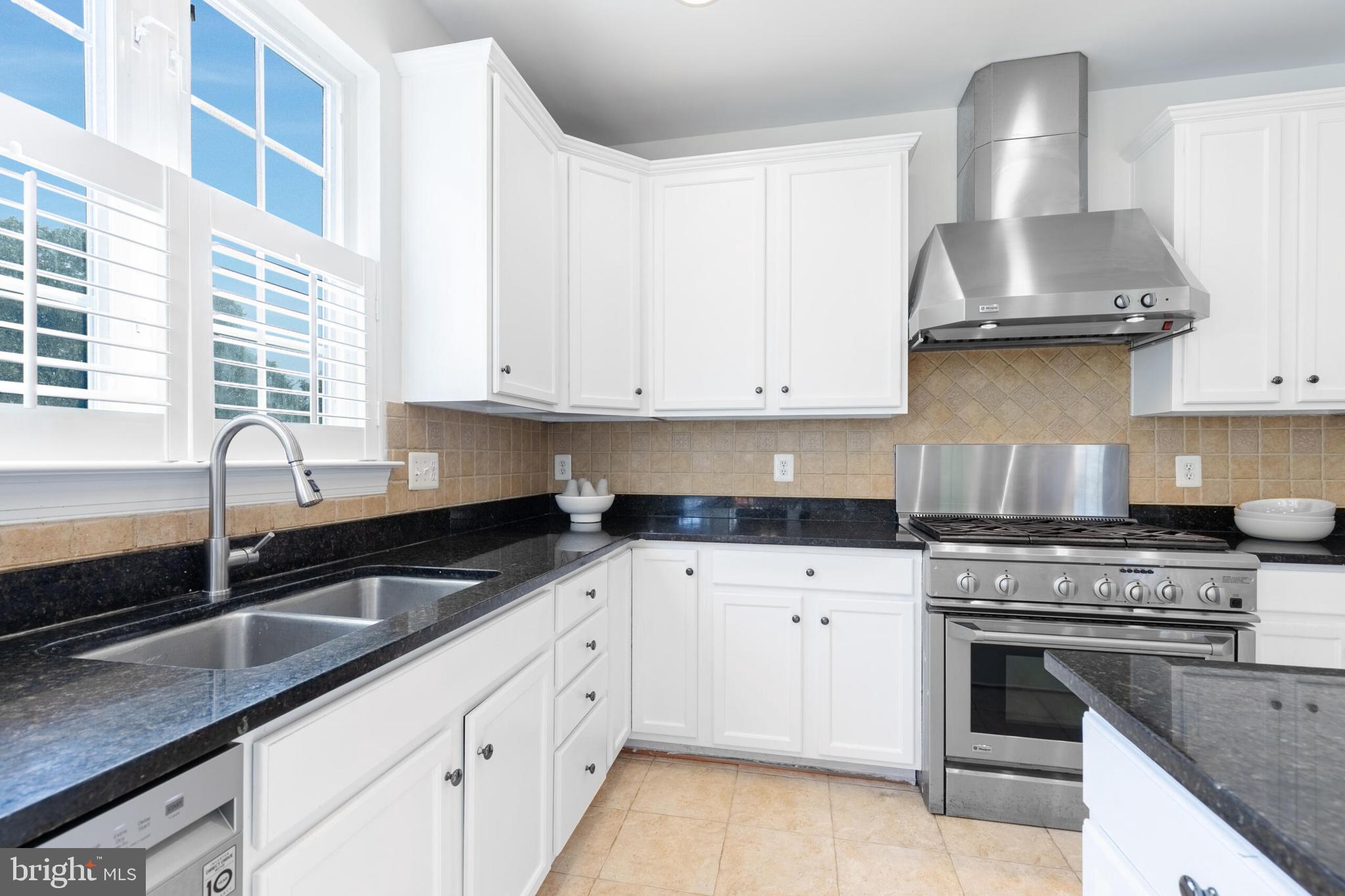 13526 Village Green Dr