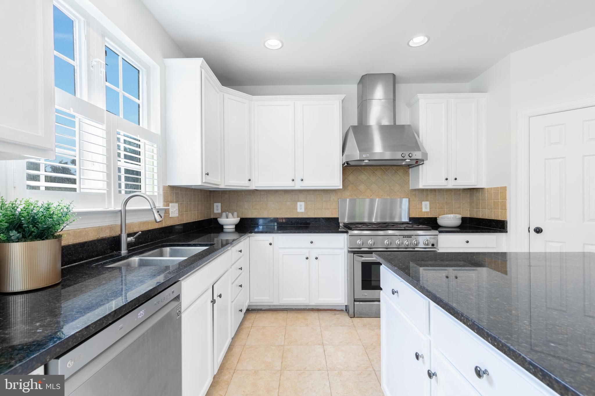 13526 Village Green Dr