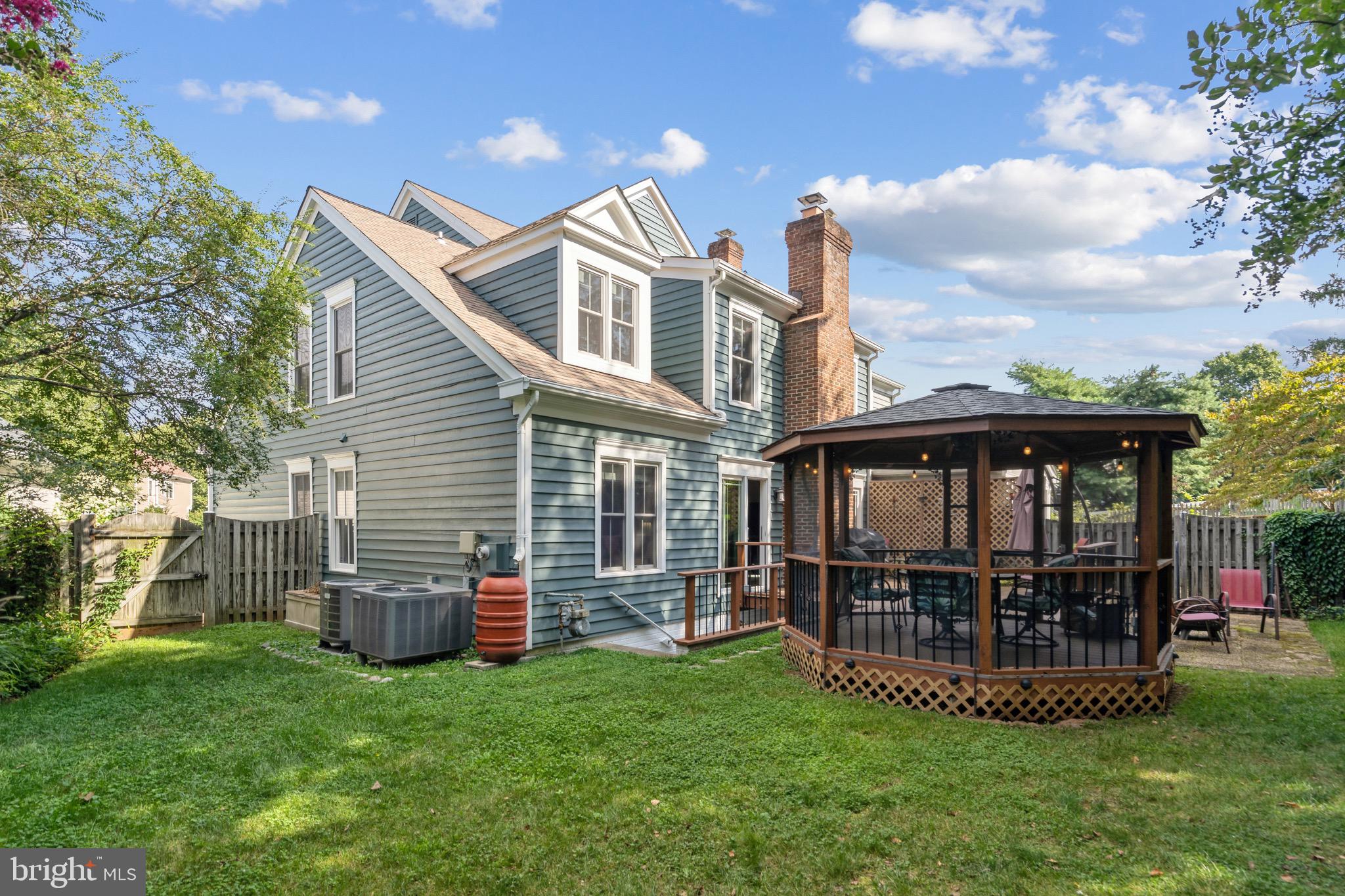 215 Andover Ct NE