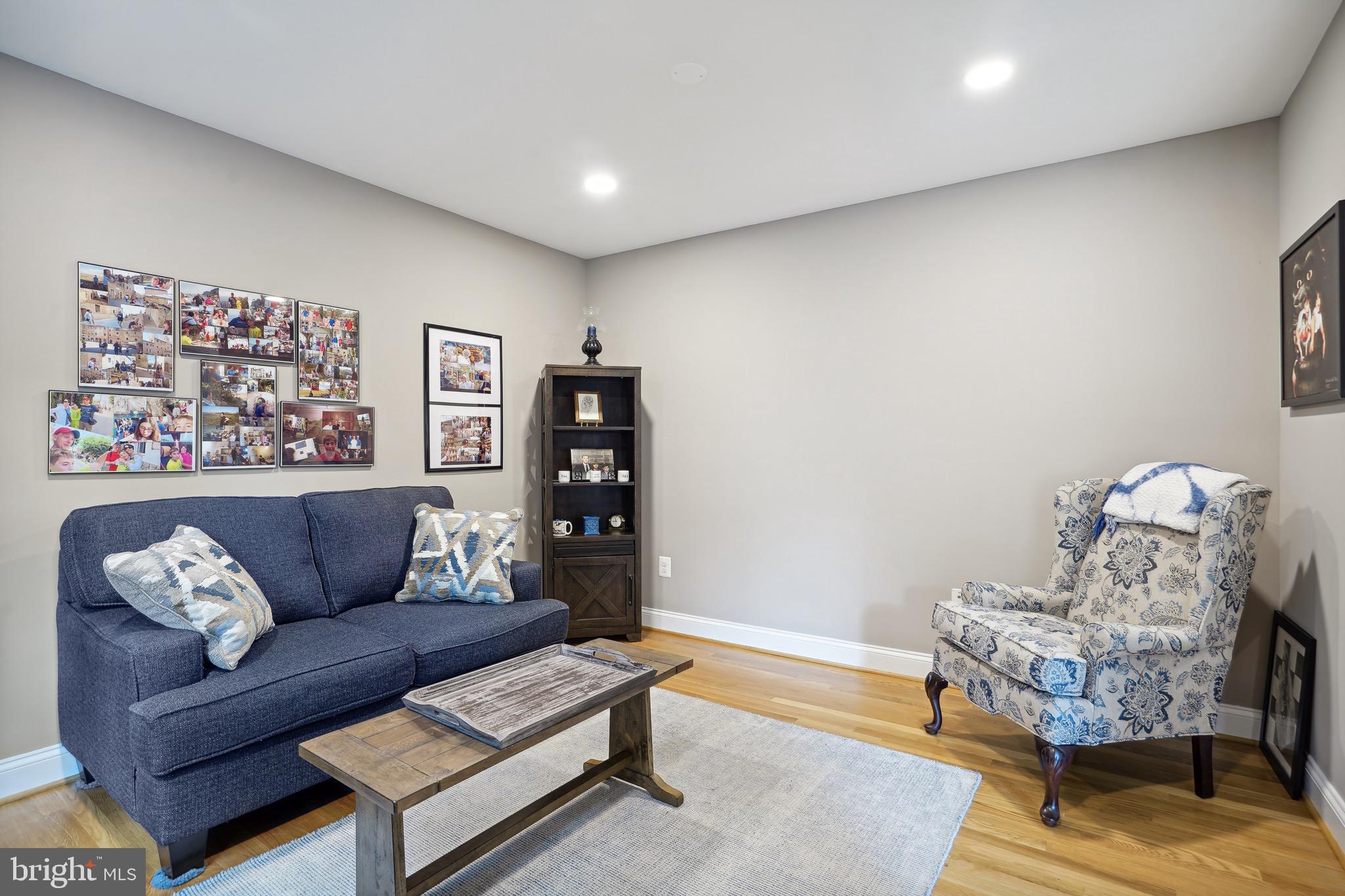 215 Andover Ct NE